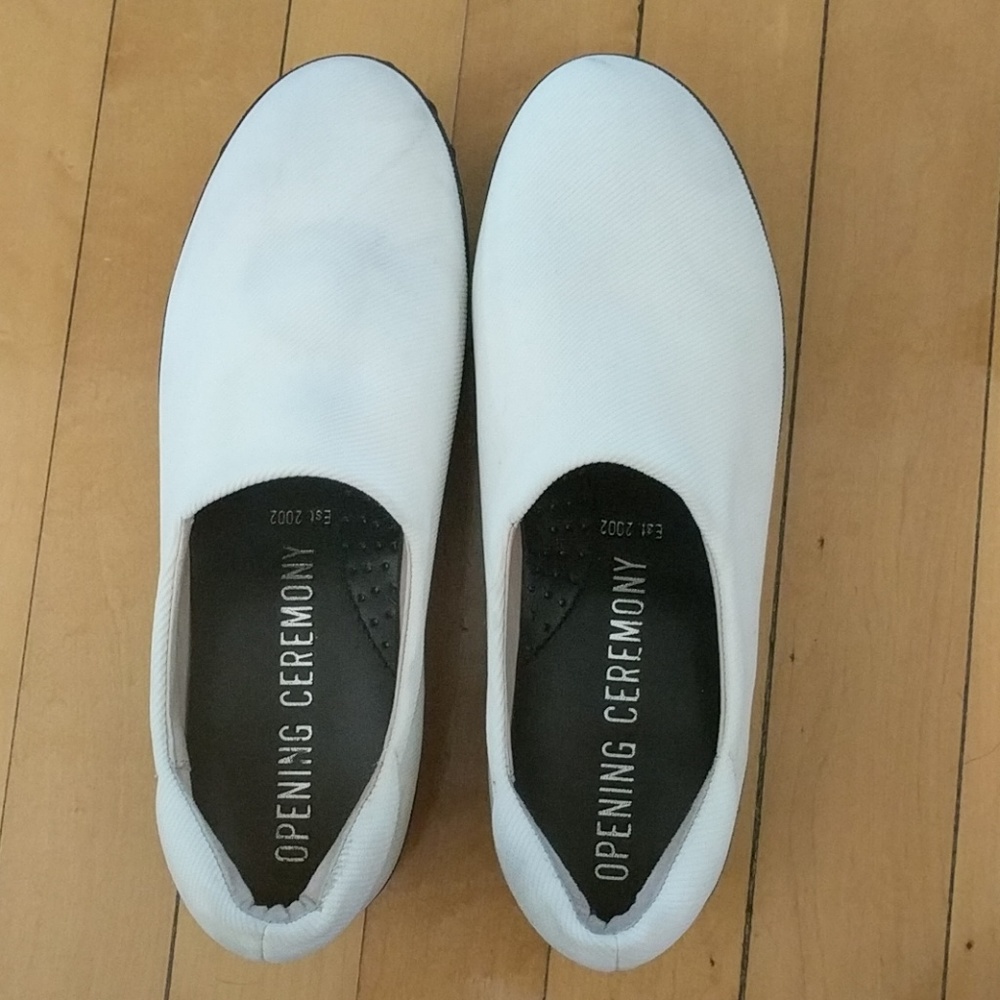 Opening ceremony slip on platform
